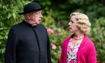 Le drame policier « brillant » et confortable de la BBC, Father Brown, est de retour – et c&rsquo;est plus tôt que vous ne le pensez