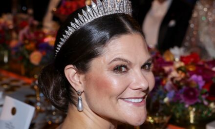 La princesse héritière Victoria portait la robe bustier de sa mère – 30 ans plus tard