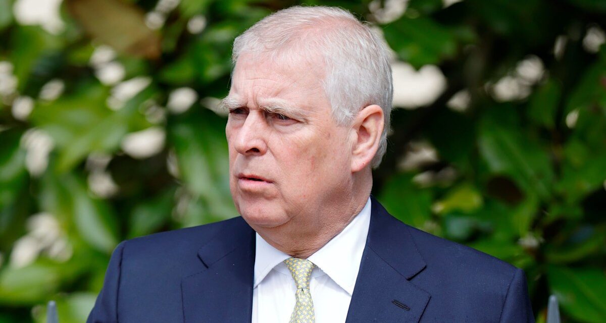 Andrew Mountbatten-Windsor aperçu à Marsh Farm pour la première fois alors qu&rsquo;il vérifie les rénovations