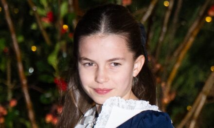 Vous avez adoré la jupe tartan que portait la princesse Charlotte le soir de Noël ? C&rsquo;est maintenant 40% de réduction