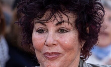 Ruby Wax « tellement bouleversée » dans l&rsquo;émission This Morning d&rsquo;ITV après avoir été « arrachée à sa famille » – regardez