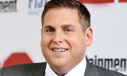 Jonah Hill ressemble à une personne différente sur les photos d&rsquo;hier et d&rsquo;aujourd&rsquo;hui alors qu&rsquo;il célèbre son anniversaire