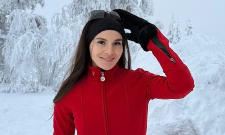 Holly Ramsay est la lapin de ski ultime alors qu&rsquo;elle se dirige vers les vacances de ski avant le mariage
