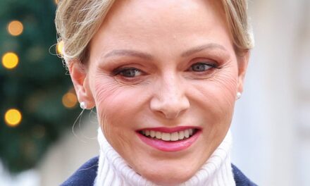 La princesse Charlène change de coiffure avec une ruche blonde « moderne »