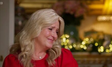 Penny Lancaster, 54 ans, s&rsquo;effondre en se remémorant une histoire d&rsquo;amour émouvante avec Rod Stewart, 80 ans