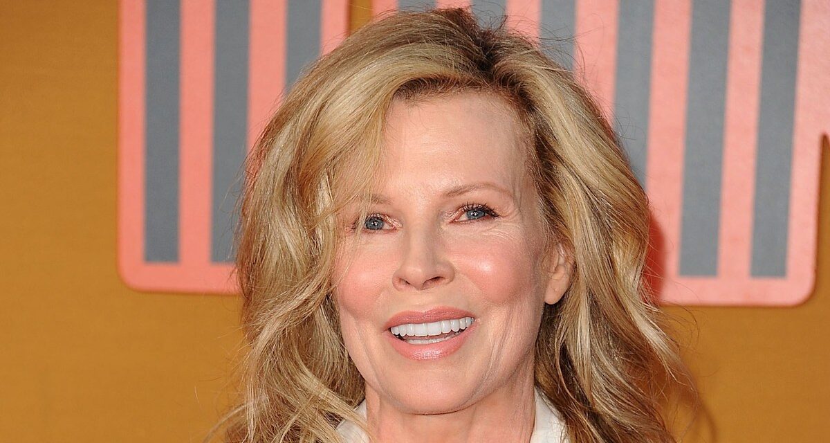 La fille de Kim Basinger partage une photo incroyablement rare de l&rsquo;actrice de Bond girl de 72 ans