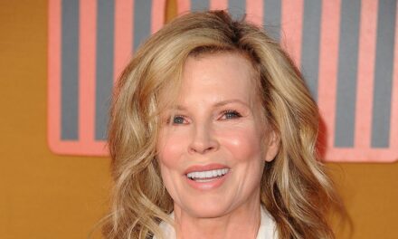 La fille de Kim Basinger partage une photo incroyablement rare de l&rsquo;actrice de Bond girl de 72 ans
