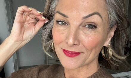 5 erreurs de maquillage pour cheveux gris qu&rsquo;une célébrité MUA veut que vous arrêtiez de commettre