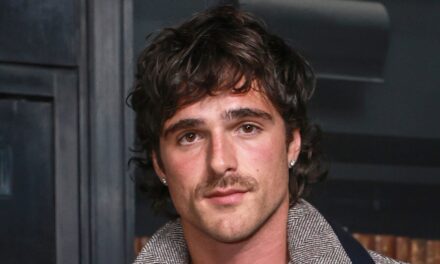 Les fans de Jacob Elordi partagent des réactions mitigées après un moment difficile avec les paparazzi à Paris