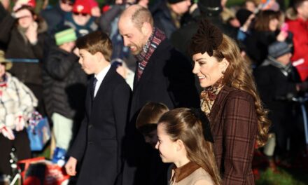 Prince George, la princesse Charlotte et le prince Louis sont les stars de la promenade du jour de Noël – meilleures photos