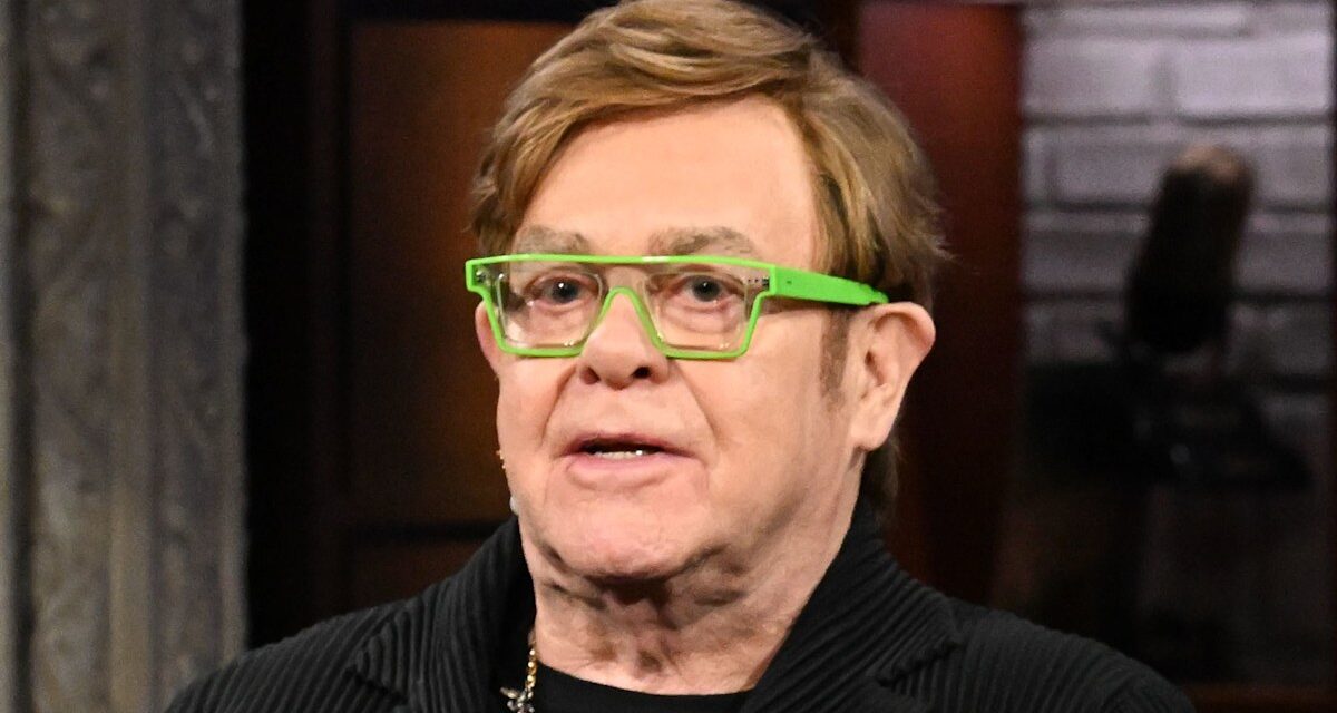 Elton John contraint de nettoyer la cuisine « sale » de Windsor après avoir laissé ses fans dégoûtés par une vidéo personnelle – regardez