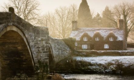 7 villages gallois les plus charmants pour une pause festive – l&rsquo;un d&rsquo;entre eux fait un feu de joie sur la plage