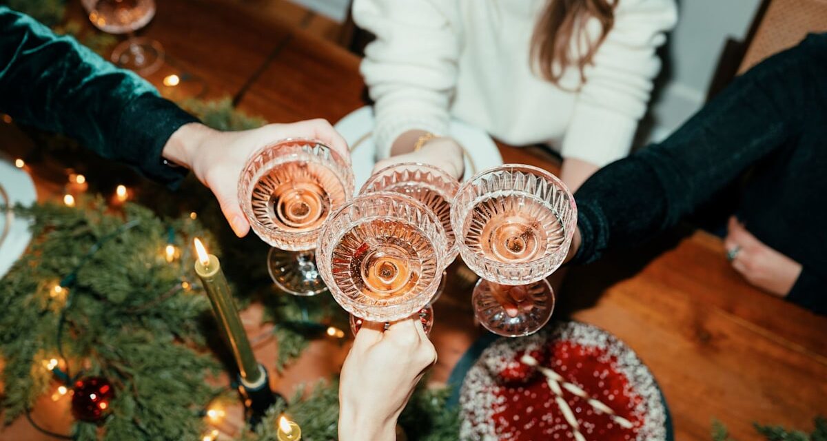 Comment l&rsquo;alcool affecte réellement vos hormones – du stress au sommeil en passant par le métabolisme