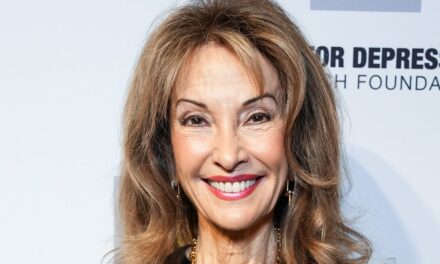 Susan Lucci fête ses 79 ans ! Voyez sa transformation au fil des années