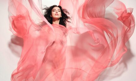 EXCLUSIF : Irina Shayk parle de l&rsquo;acceptation du changement et de son concert de mannequin « rêve devenu réalité »