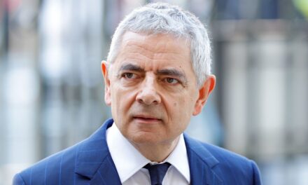 La maison futuriste de Rowan Atkinson dans l&rsquo;Oxfordshire – il a dépensé 5 millions de livres sterling pour la reconstruire