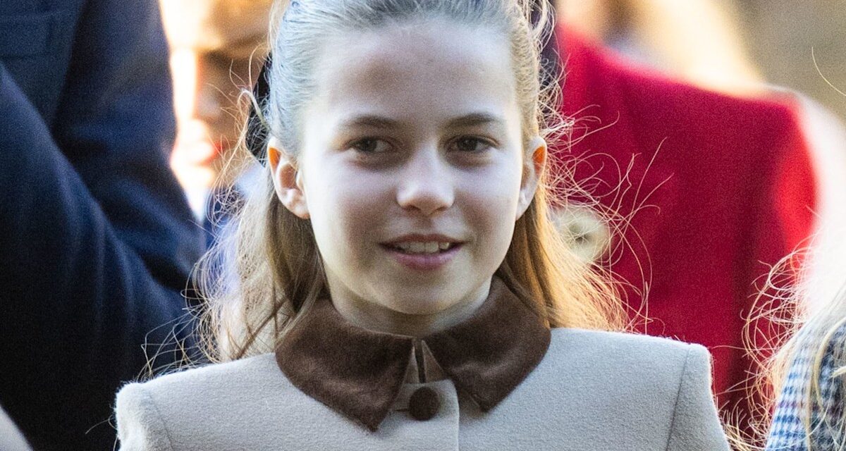 La princesse Charlotte est identique à l&rsquo;arrière-grand-mère de la reine Elizabeth sur une photo étrange