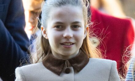 La princesse Charlotte est identique à l&rsquo;arrière-grand-mère de la reine Elizabeth sur une photo étrange