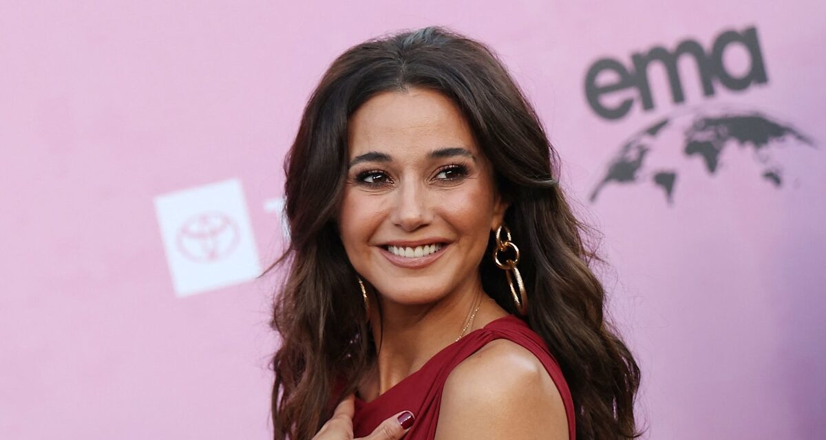 Emmanuelle Chriqui fête ses 50 ans ! Découvrez l&rsquo;étonnante transformation de la star d&rsquo;Entourage sur les photos d&rsquo;hier et d&rsquo;aujourd&rsquo;hui