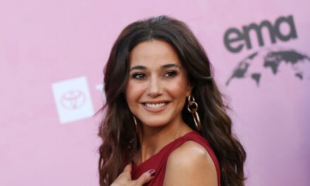 Emmanuelle Chriqui fête ses 50 ans ! Découvrez l&rsquo;étonnante transformation de la star d&rsquo;Entourage sur les photos d&rsquo;hier et d&rsquo;aujourd&rsquo;hui