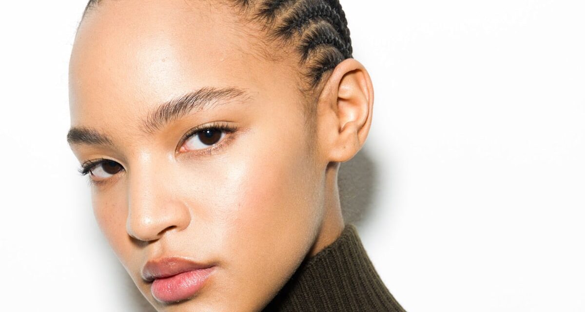 Les sourcils naturels sont sur le point de dominer 2026 – comment créer un fini impeccable au réveil