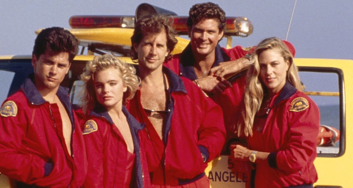 Nicole Eggert et Erika Eleniak, anciennes stars de Baywatch, se réunissent pour un événement caritatif