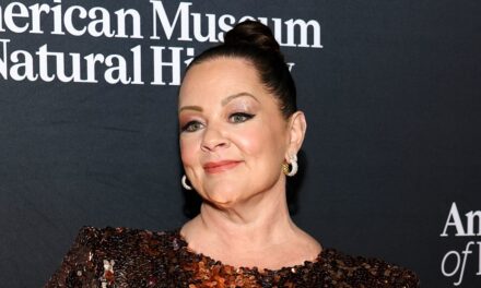 Les fans de Melissa McCarthy s&rsquo;extasient devant son nouveau look lors du retour acclamé de SNL