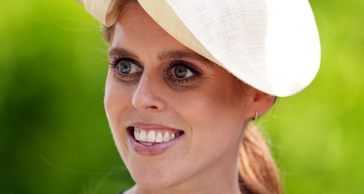 Les robes de soirée recouvertes de cristaux de la princesse Béatrice sont dignes d&rsquo;une star de cinéma