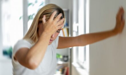 Un neurologue énumère 5 symptômes d&rsquo;AVC que vous ne devriez jamais ignorer