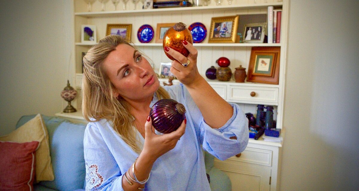La star d’Antiques Road Trip, Bee Harford, révèle sa surprenante collection personnelle