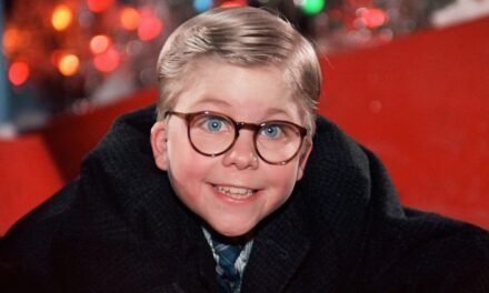 La petite Ralphie Parker d&rsquo;A Christmas Story, aujourd&rsquo;hui âgée de 54 ans, a exactement la même apparence sur d&rsquo;incroyables photos d&rsquo;hier et d&rsquo;aujourd&rsquo;hui 42 ans plus tard
