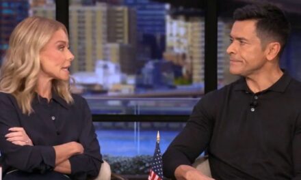 Kelly Ripa parle du « projet top secret » de son mari Mark Consuelos : « Il ne m&rsquo;a rien dit »