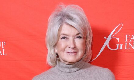 Martha Stewart profite d&rsquo;une visite « mémorable » avec Guy Ritchie et sa femme Jacqui dans la propriété qu&rsquo;il a gagnée lors du divorce de Madonna — voir photos