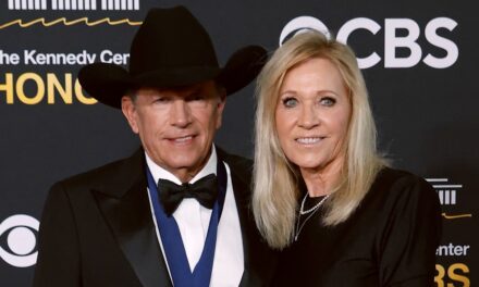 La vie privée de l&rsquo;icône du pays George Strait avec sa femme depuis 54 ans – y compris la mort déchirante de leur jeune fille