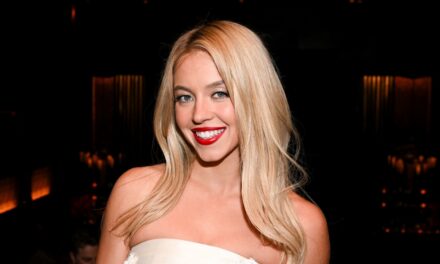 La petite mini-robe de Sydney Sweeney est parfaite pour le réveillon du Nouvel An