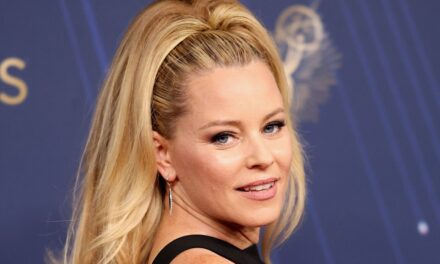 Elizabeth Banks choque les fans avec de nouvelles photos « pertinentes » alors que les fans insistent sur le fait que « cela ne peut pas être elle »