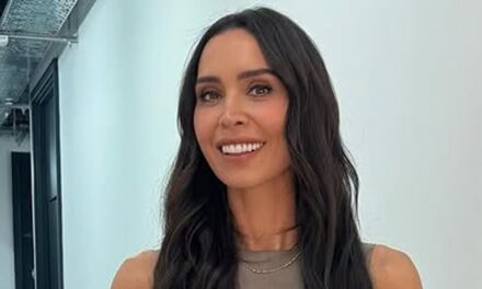 La jupe en cuir à 29 £ de Christine Lampard est la pièce de bureau la plus simple pour le dîner