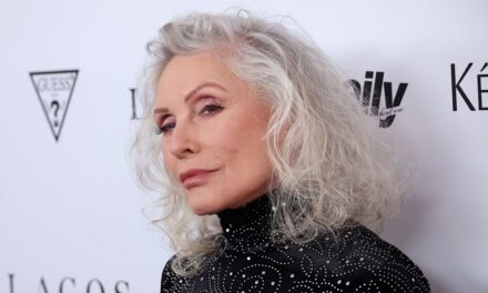 Les photos d&rsquo;hier et d&rsquo;aujourd&rsquo;hui de Debbie Harry de Blondie prouvent qu&rsquo;elle vieillit à l&rsquo;envers