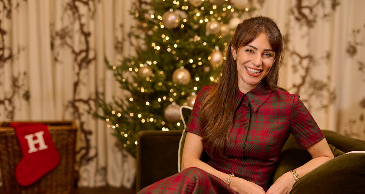 Lydia Millen aide à lancer le compte à rebours de Noël avec HELLO !
