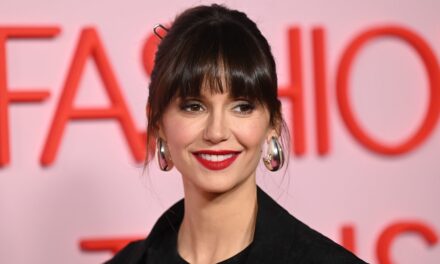 Les destinations de vacances festives appréciées des célébrités, y compris le voyage estimé à 5,6 millions de dollars de Nina Dobrev en Antarctique