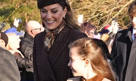 Les cheveux de la princesse Charlotte sont plus blonds que jamais avec l&rsquo;accessoire de maman Kate Middleton