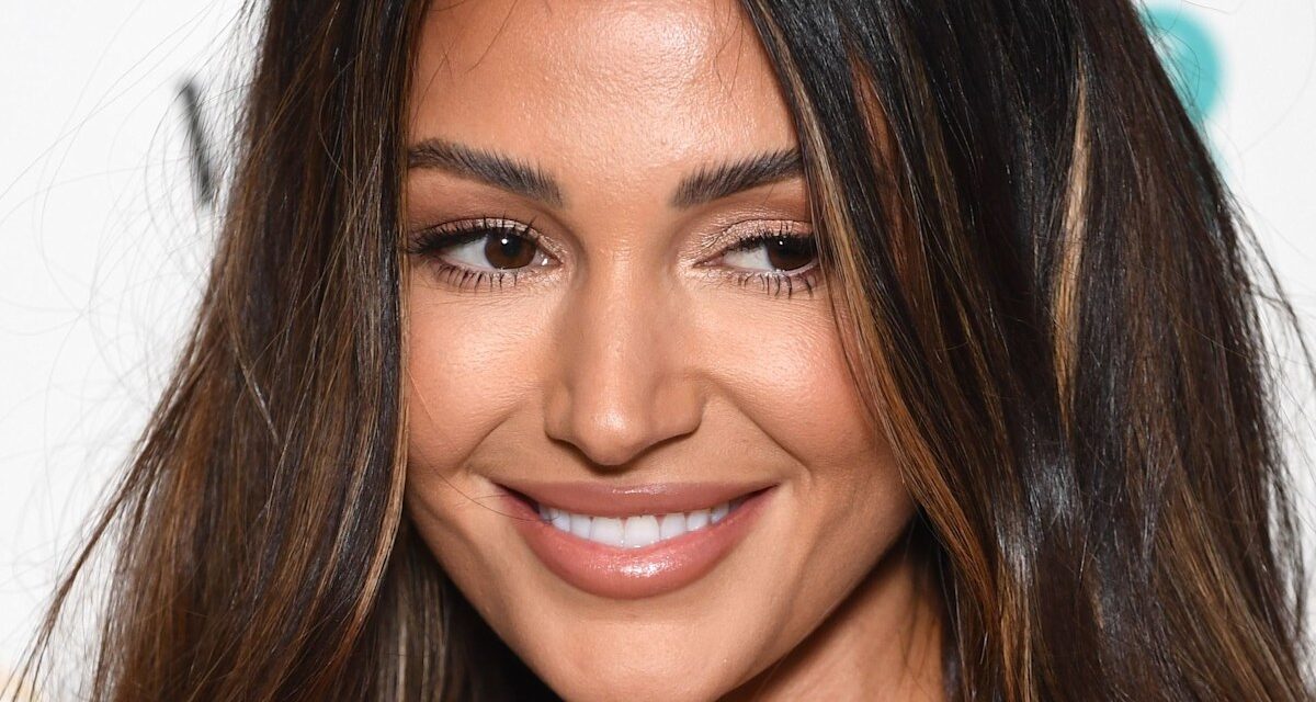 Michelle Keegan s&rsquo;adapte à la nouvelle « normalité » en chapeau de cowboy et en lin