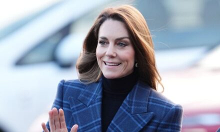 Kate Middleton aperçue en train de courir avec des talons pour un détour rapide lors des fiançailles royales