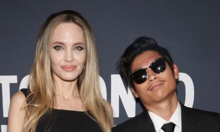 Pax, le fils d&rsquo;Angelina Jolie et Brad Pitt, est sous le feu des projecteurs avec sa dernière apparition en solo