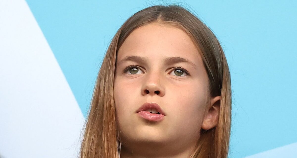 La princesse Charlotte affiche une pose signature sur de nouvelles photos