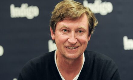 Rencontrez l&rsquo;actrice et épouse mannequin de la légende de la LNH Wayne Gretzky depuis 38 ans et leurs cinq enfants