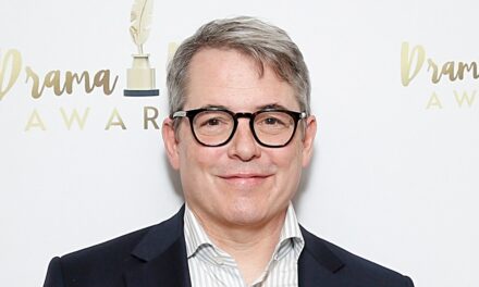 Matthew Broderick présente un nouveau look élégant