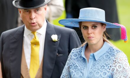 La princesse Béatrice rejoint sa fille aînée alors qu&rsquo;elle montre son soutien au père en disgrâce Andrew Mountbatten-Windsor