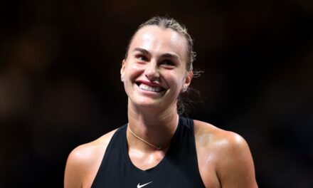 Aryna Sabalenka fait tourner les têtes alors qu&rsquo;elle se précipite pour l&rsquo;Open d&rsquo;Australie