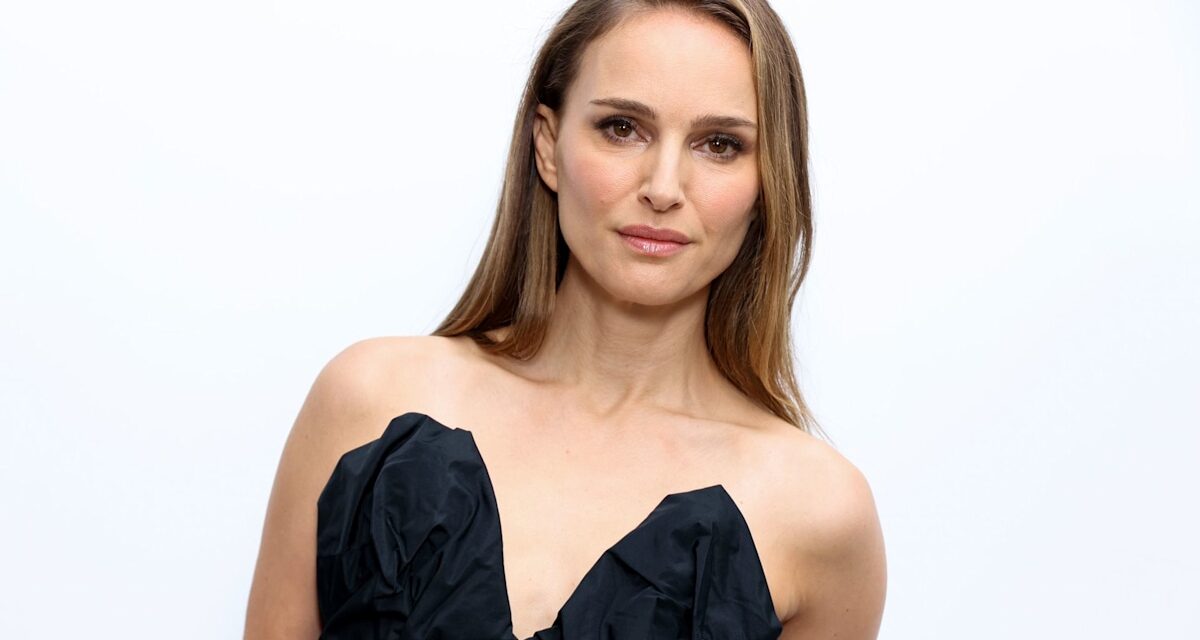 Natalie Portman affiche sa silhouette dans un maillot de bain noir plongeant alors qu&rsquo;elle profite d&rsquo;une escapade dans les Caraïbes